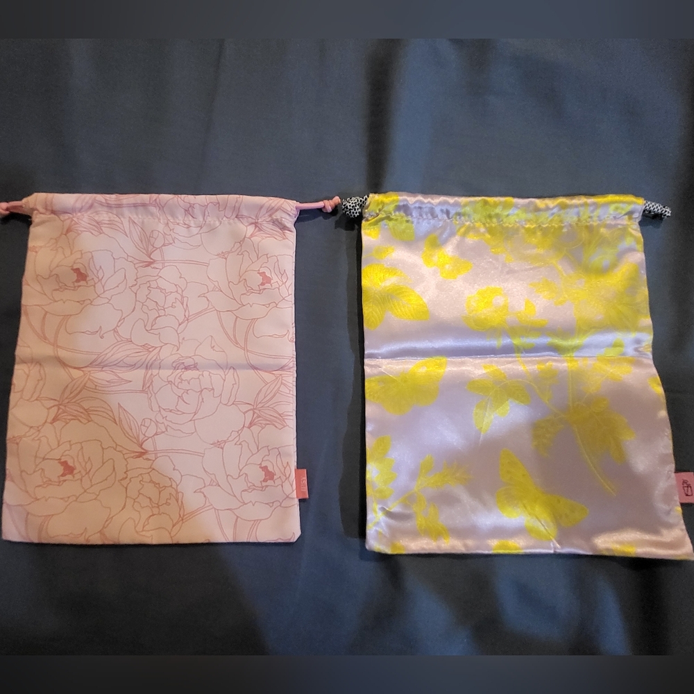 Set of 2 floral Ipsy drawstring bags